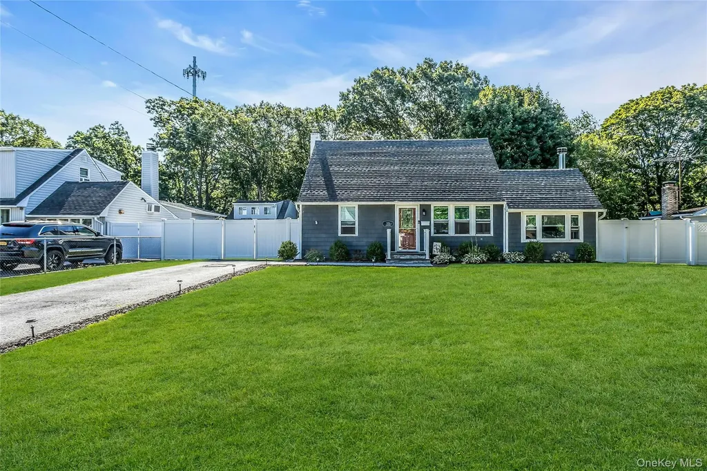 11 Joan Road Bay Shore NY 11706