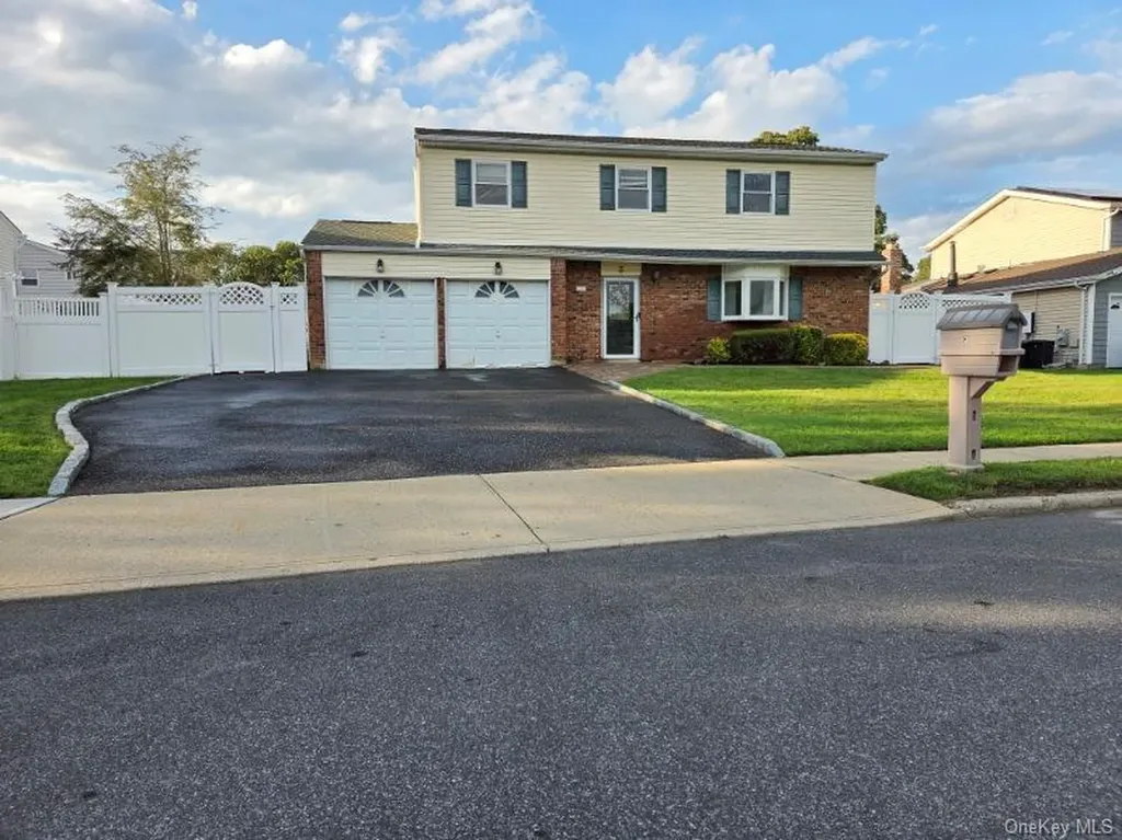 3 Maison Drive Holbrook NY 11741