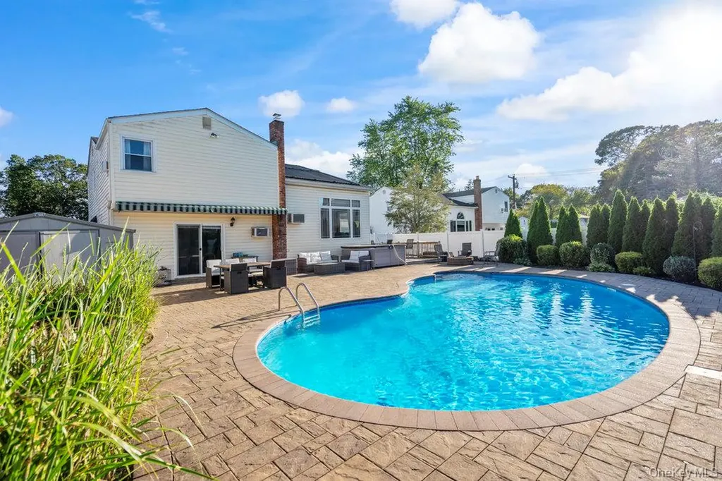 3 Maison Drive Holbrook NY 11741