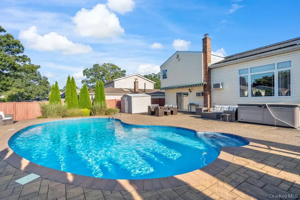 3 Maison Drive Holbrook NY 11741