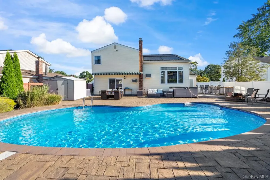 3 Maison Drive Holbrook NY 11741