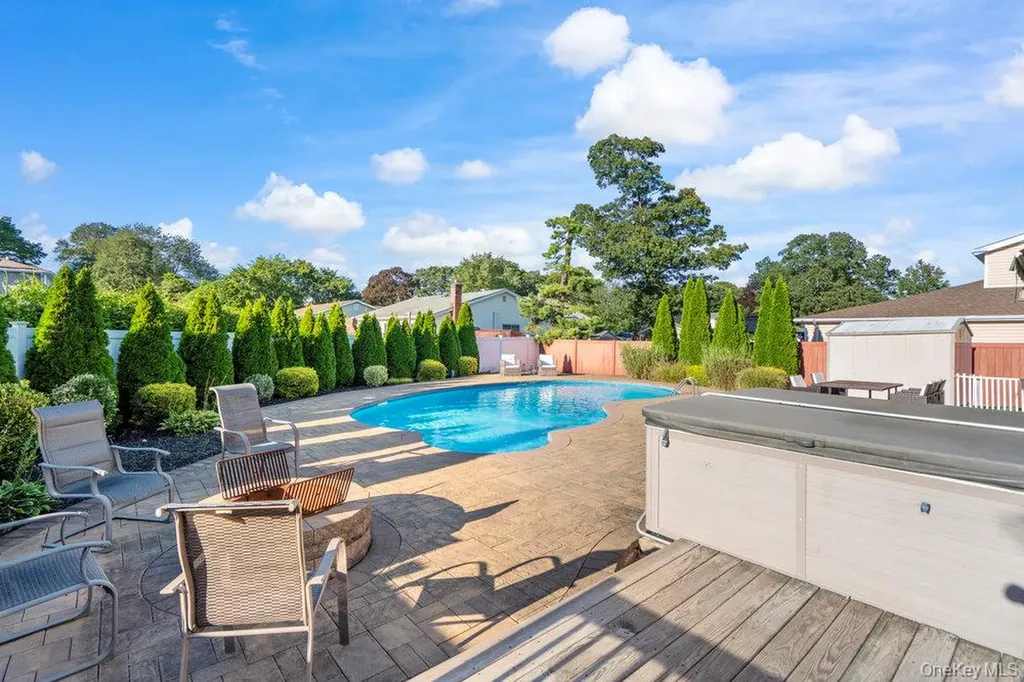 3 Maison Drive Holbrook NY 11741