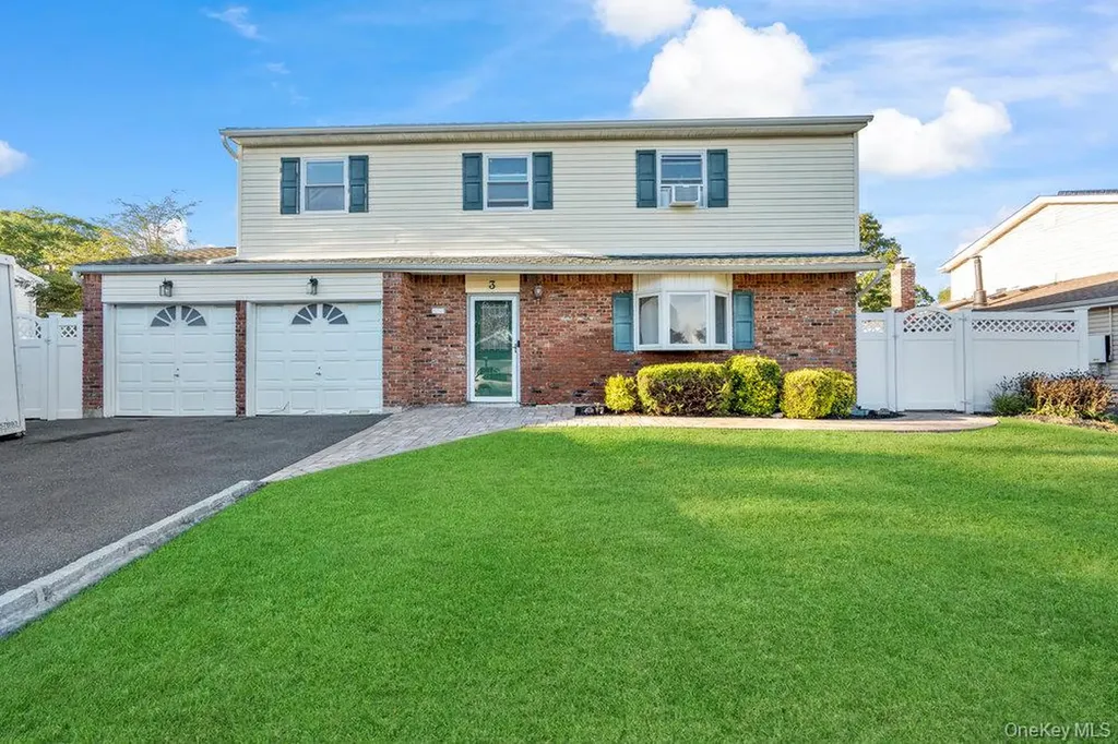 3 Maison Drive Holbrook NY 11741
