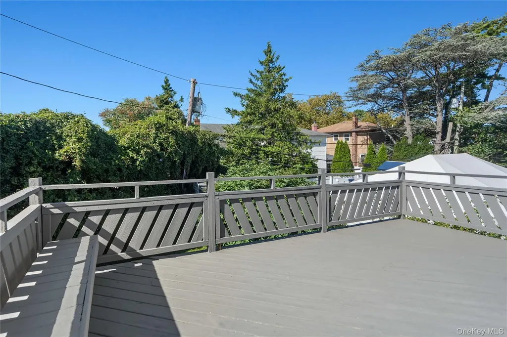 8 Gale Drive North Woodmere NY 11581