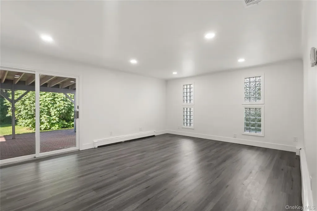 8 Gale Drive North Woodmere NY 11581