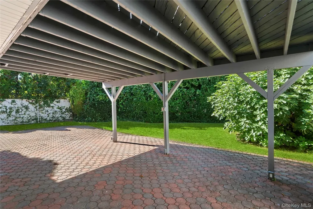 8 Gale Drive North Woodmere NY 11581