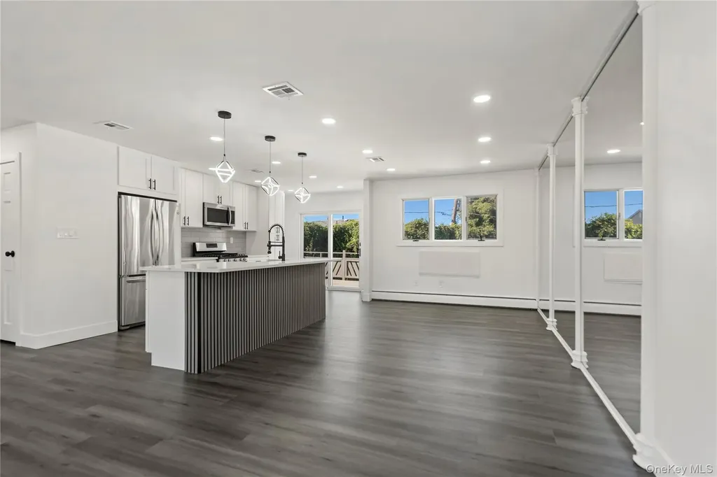 8 Gale Drive North Woodmere NY 11581