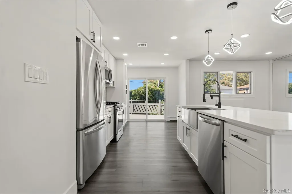 8 Gale Drive North Woodmere NY 11581