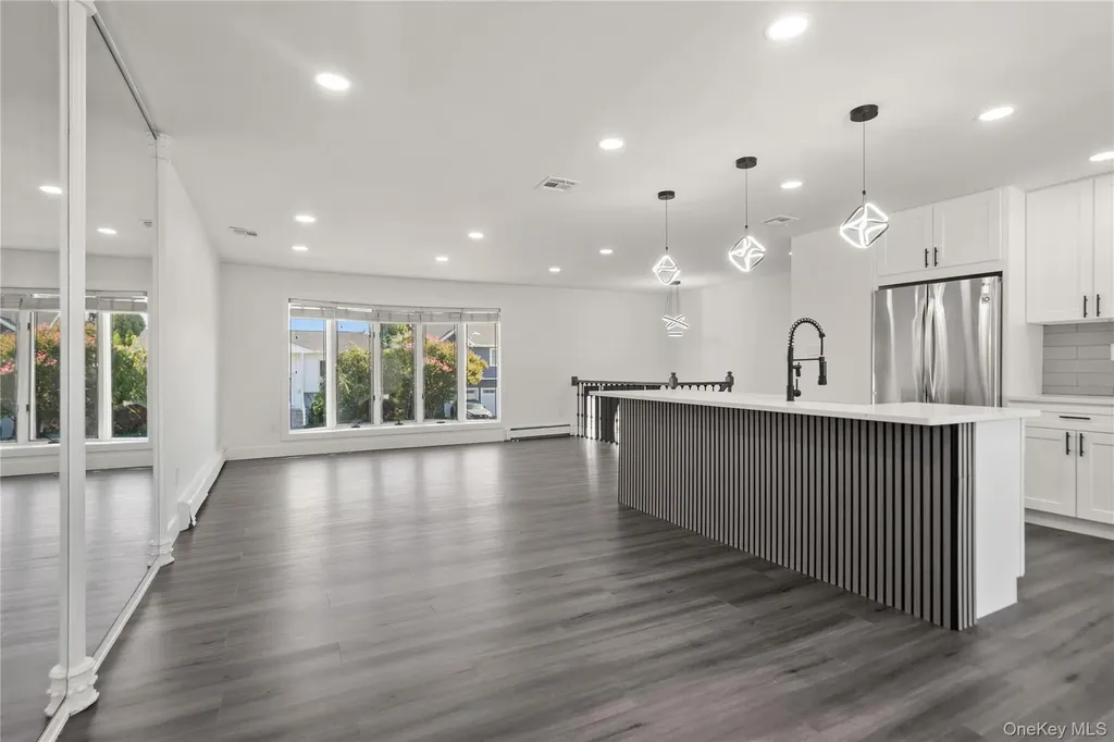8 Gale Drive North Woodmere NY 11581
