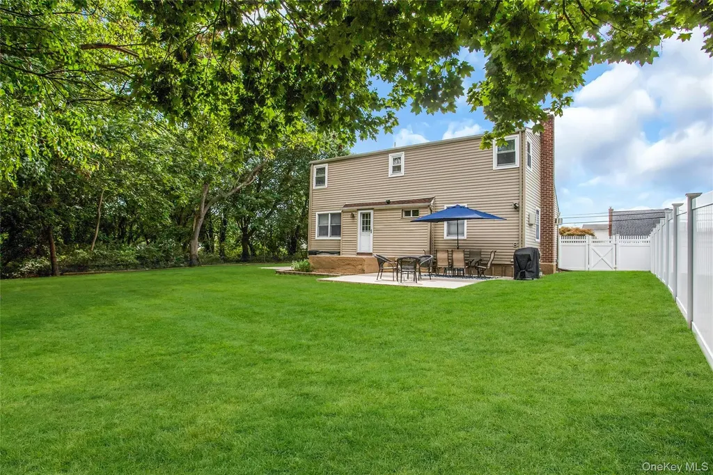 49 Norcross Avenue Bethpage NY 11714