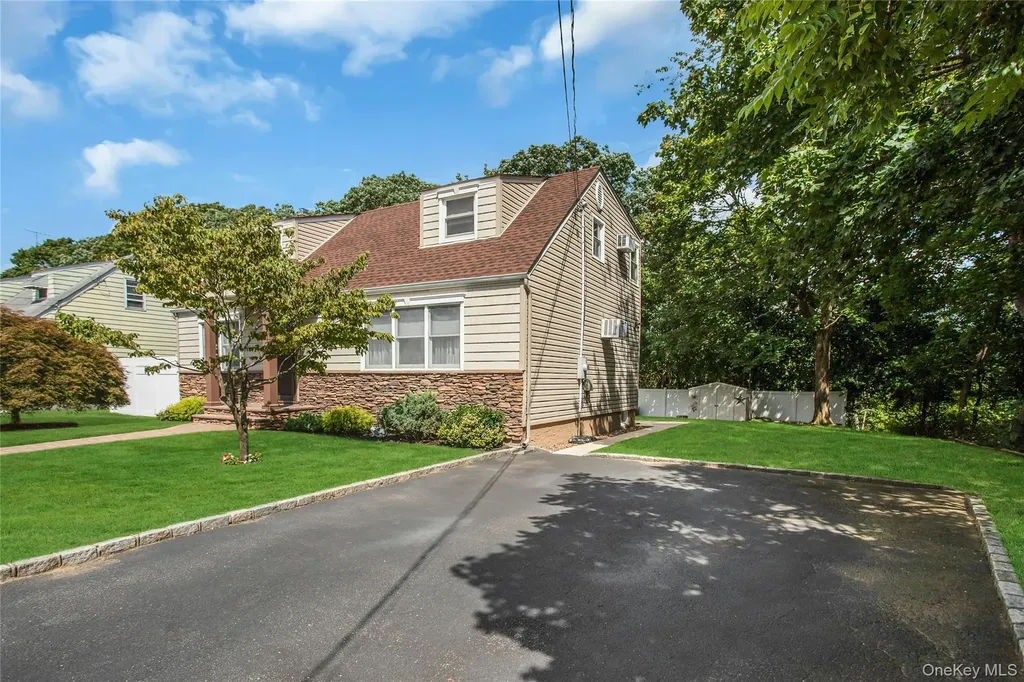 49 Norcross Avenue Bethpage NY 11714