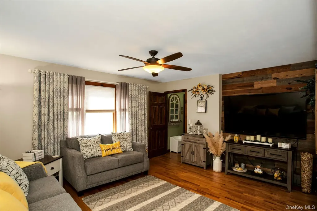 49 Norcross Avenue Bethpage NY 11714