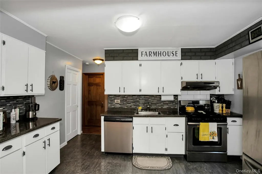 49 Norcross Avenue Bethpage NY 11714
