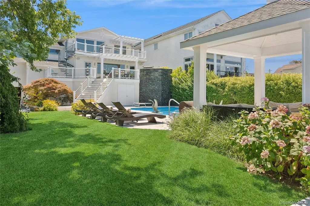 821 W Park Avenue Long Beach NY 11561
