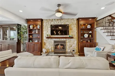 821 W Park Avenue Long Beach NY 11561