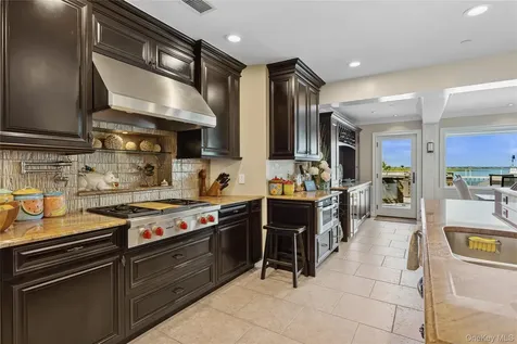 821 W Park Avenue Long Beach NY 11561