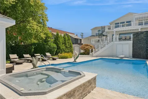 821 W Park Avenue Long Beach NY 11561