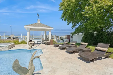 821 W Park Avenue Long Beach NY 11561