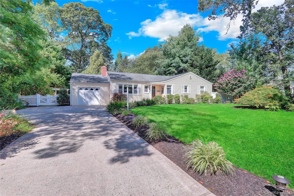 555 Ackerson Boulevard Brightwaters NY 11718