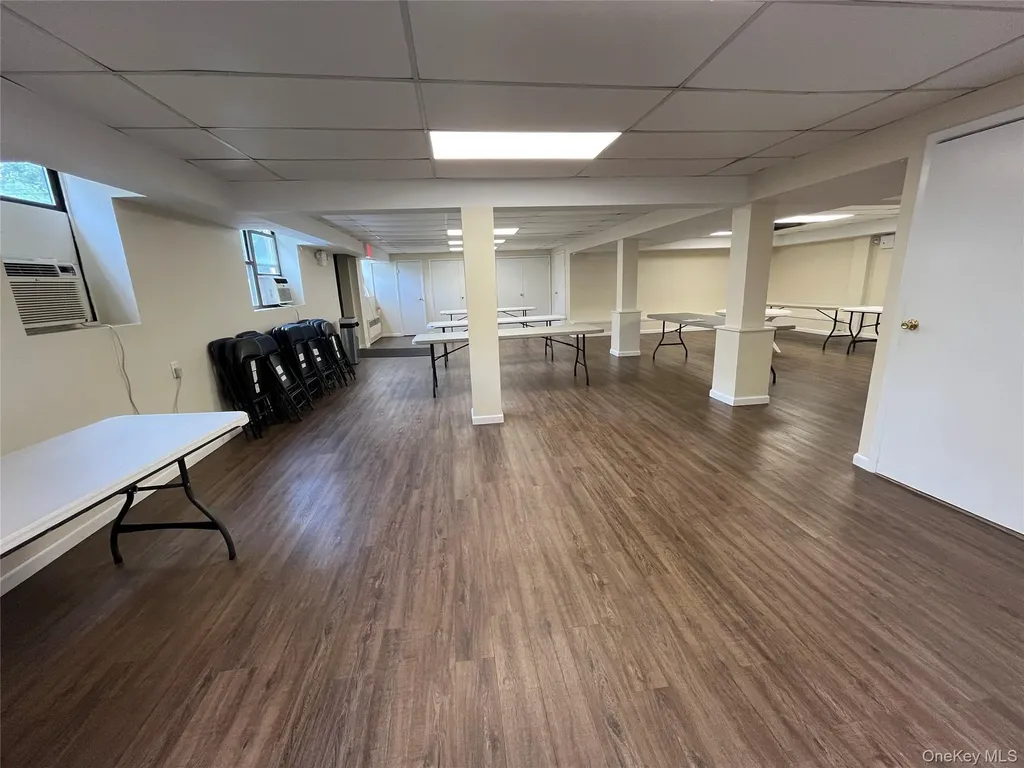 6 West Mill Drive Great Neck NY 11021