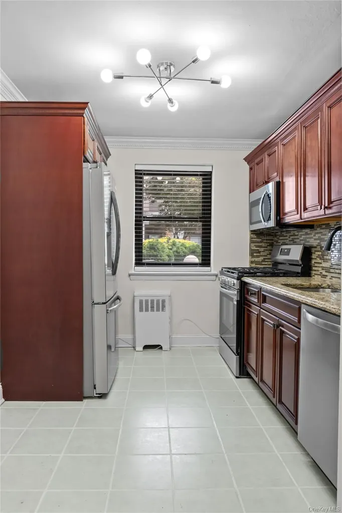 6 West Mill Drive Great Neck NY 11021