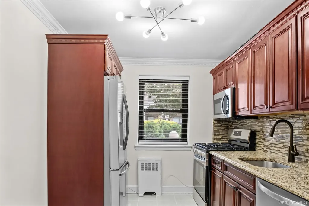 6 West Mill Drive Great Neck NY 11021
