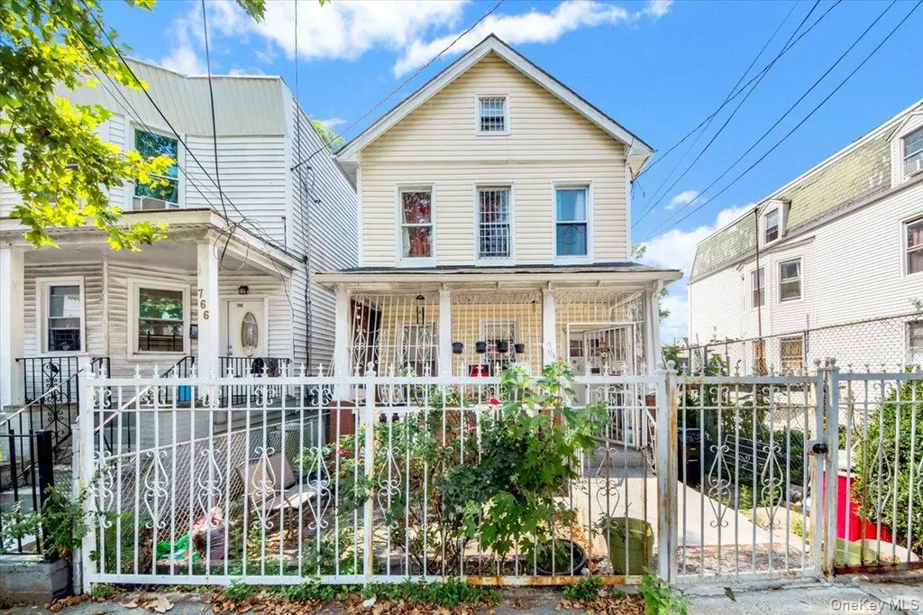 764 E 230th Street Bronx NY 10466