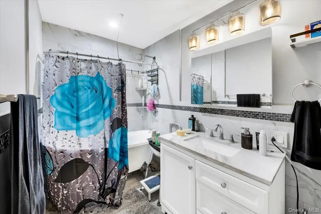 764 E 230th Street Bronx NY 10466
