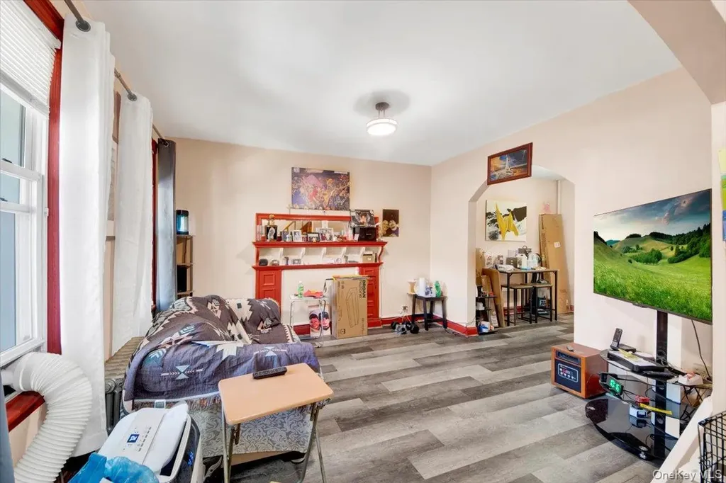 764 E 230th Street Bronx NY 10466