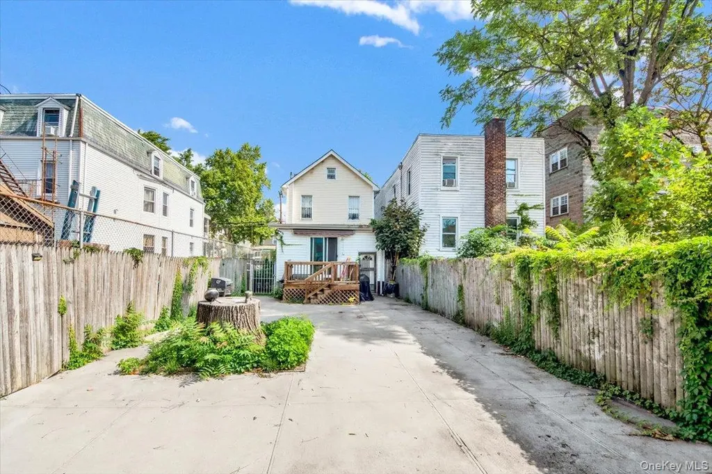 764 E 230th Street Bronx NY 10466