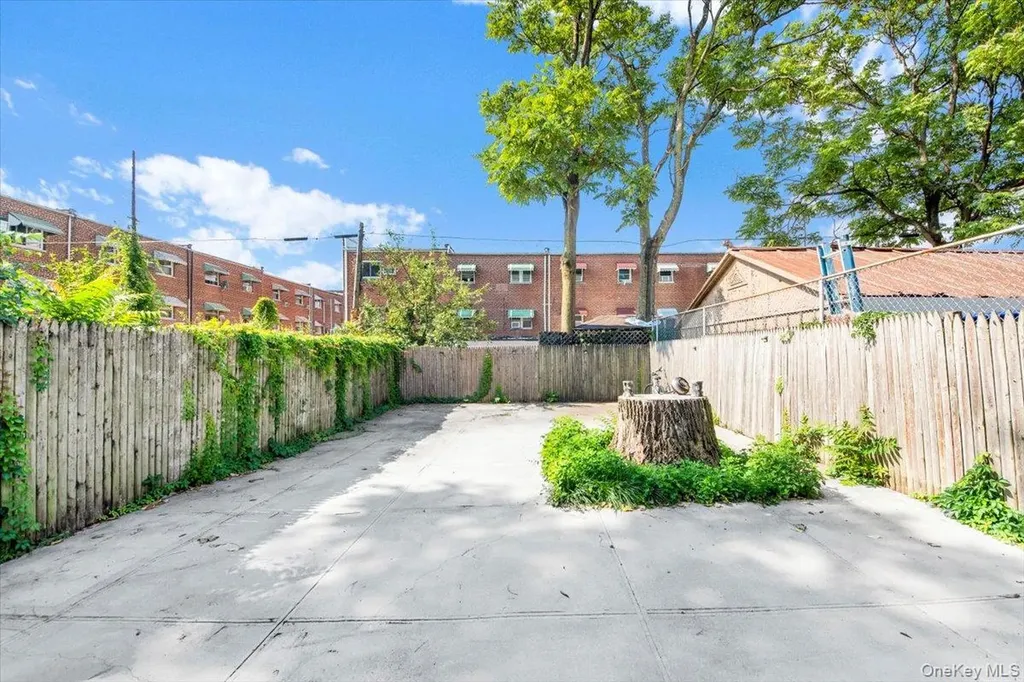 764 E 230th Street Bronx NY 10466