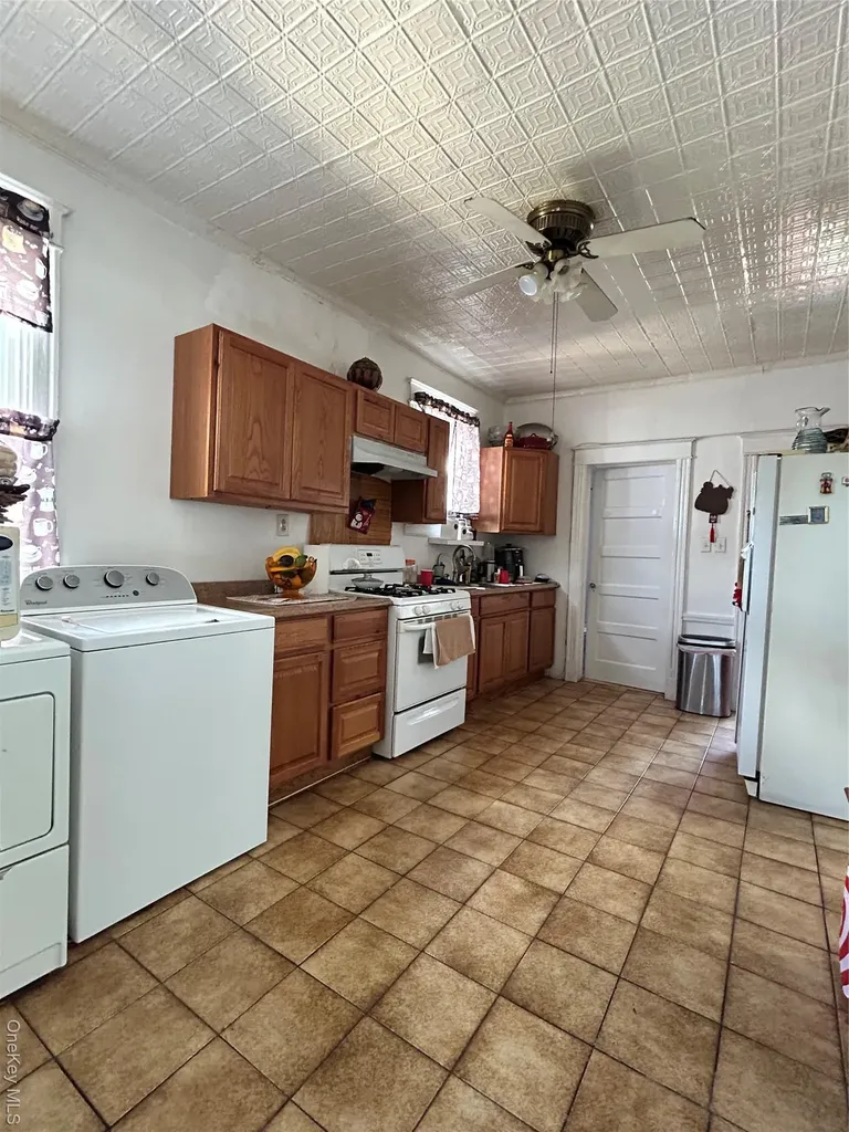 82 Burhans Avenue Yonkers NY 10701