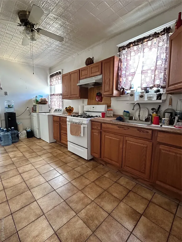 82 Burhans Avenue Yonkers NY 10701