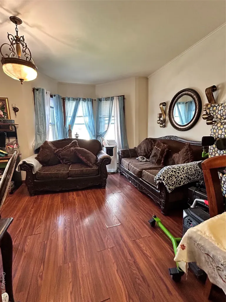 82 Burhans Avenue Yonkers NY 10701