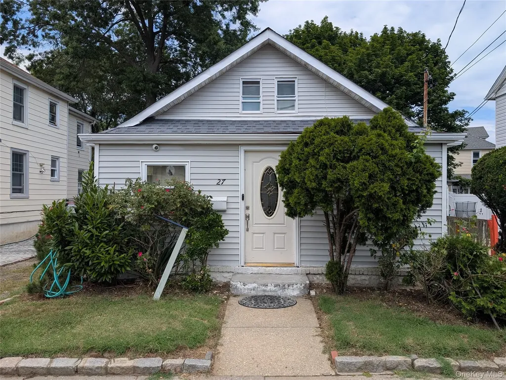 27 Hoff Court Hempstead NY 11550