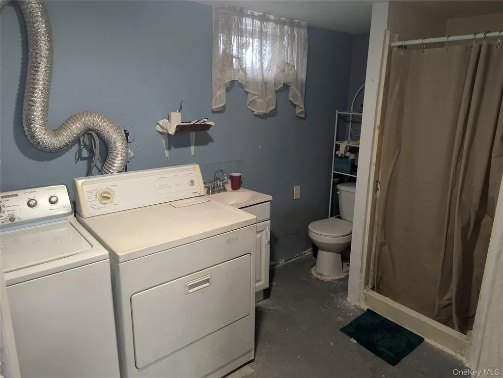 27 Hoff Court Hempstead NY 11550