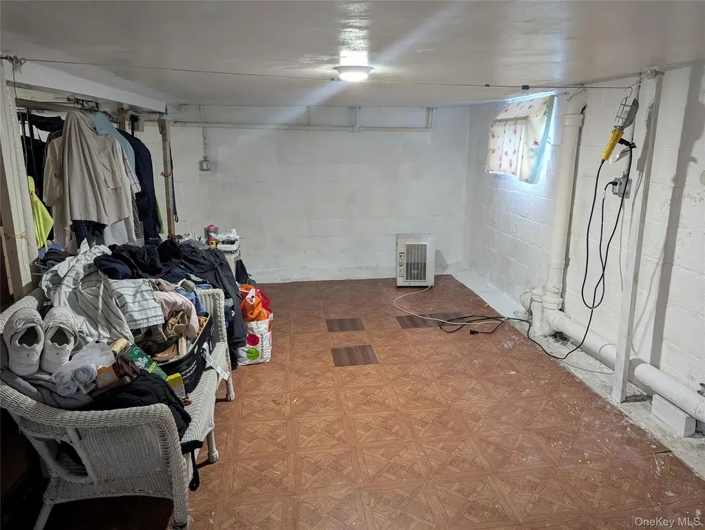 27 Hoff Court Hempstead NY 11550