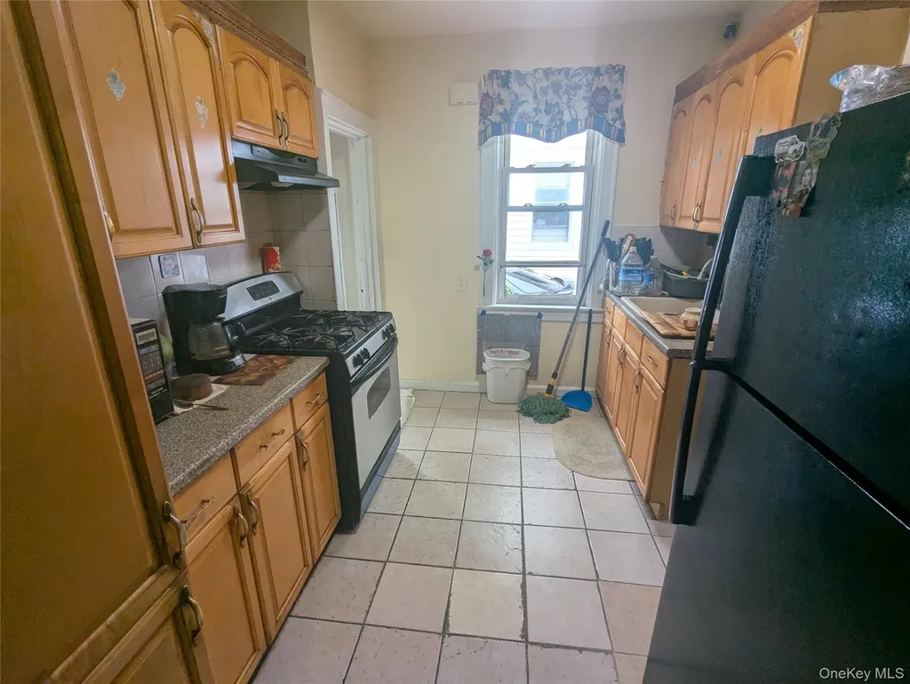 27 Hoff Court Hempstead NY 11550