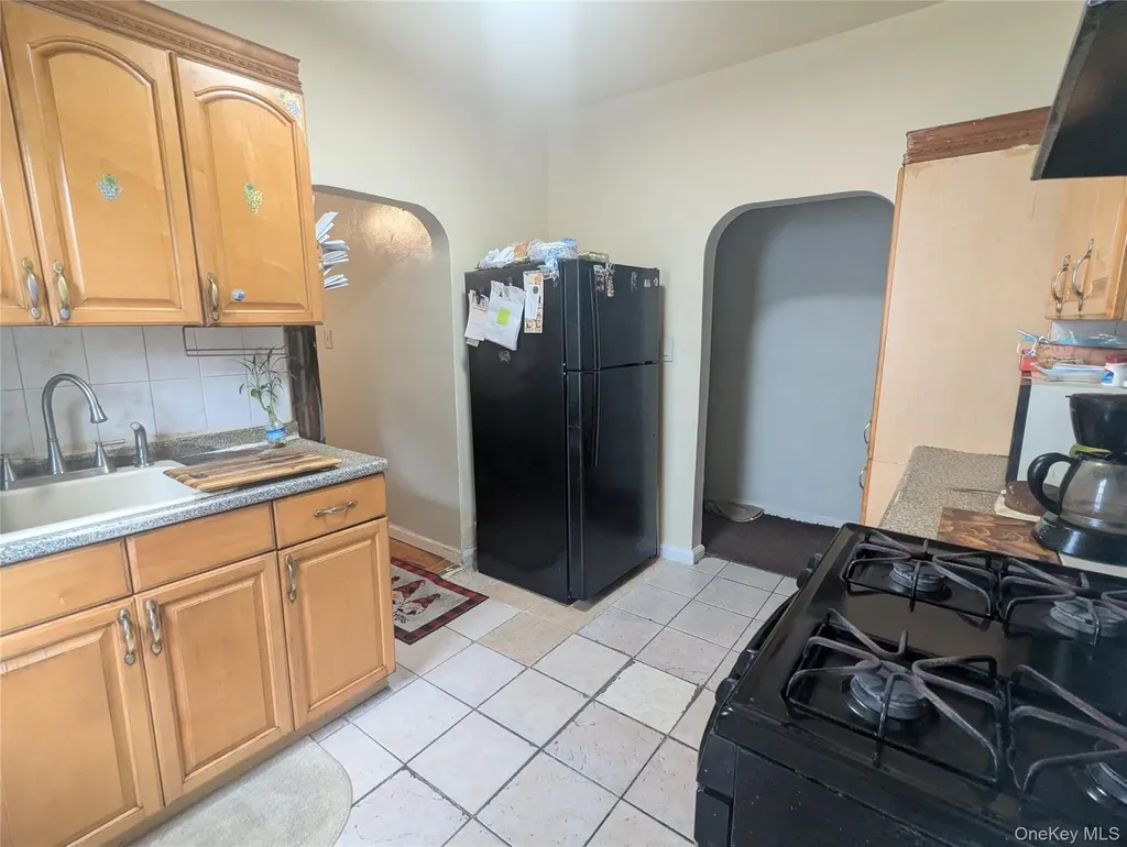 27 Hoff Court Hempstead NY 11550