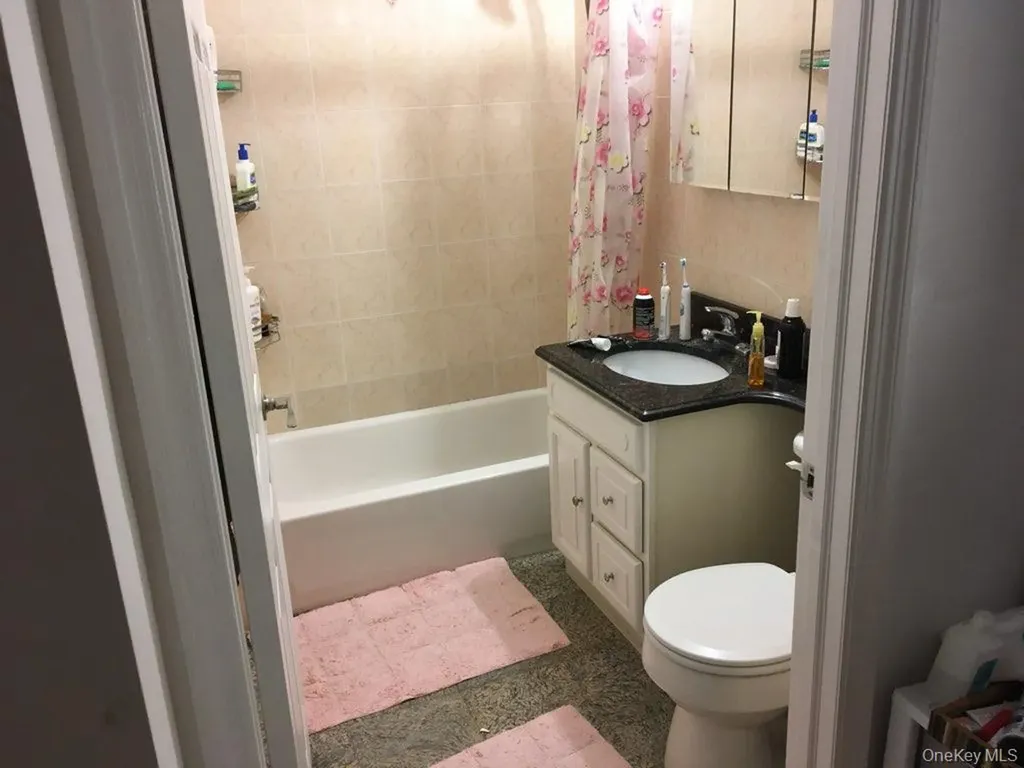 8523 Broadway Elmhurst NY 11373