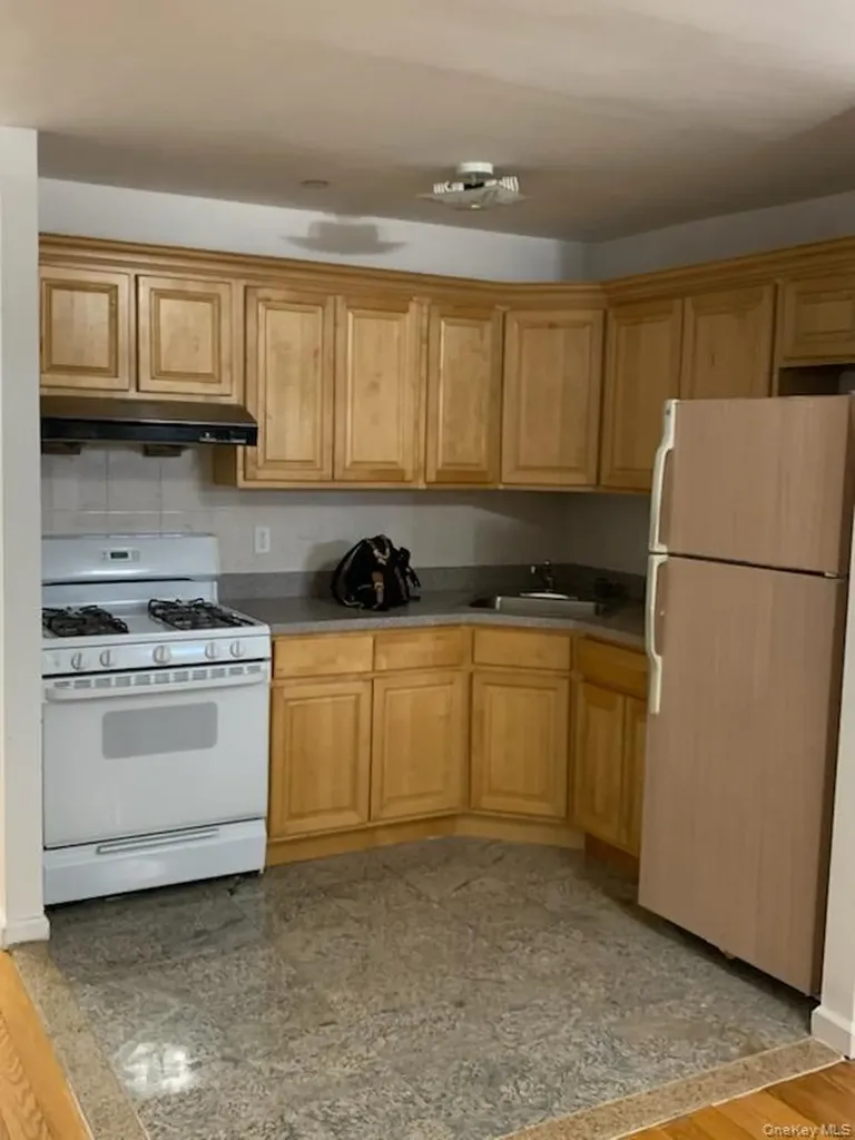 8523 Broadway Elmhurst NY 11373