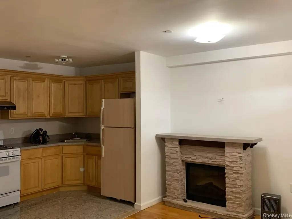 8523 Broadway Elmhurst NY 11373