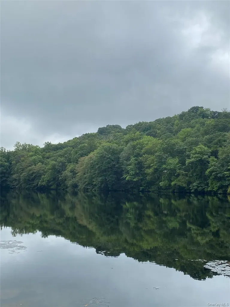 428D Harbor Road Laurel Hollow NY 11724