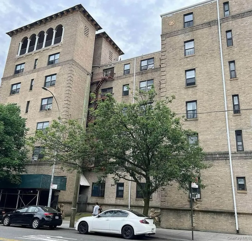 70-35 Broadway Jackson Heights NY 11372