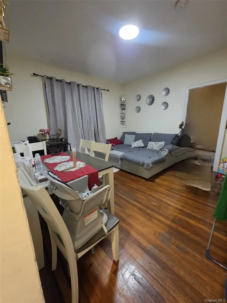 70-35 Broadway Jackson Heights NY 11372