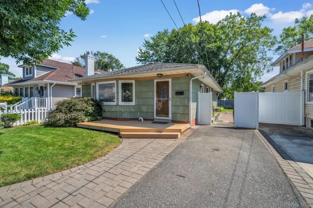 2761 Harvard Place Baldwin NY 11510