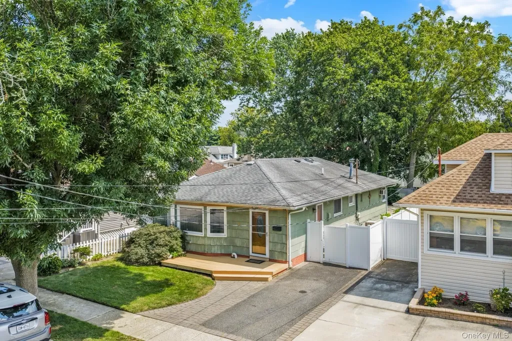 2761 Harvard Place Baldwin NY 11510
