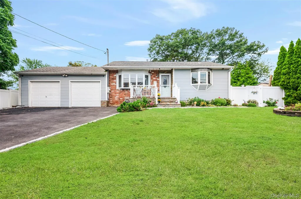 3 Vine Haven Lane Commack NY 11725