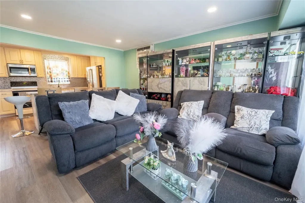 731 Planders Avenue Uniondale NY 11553