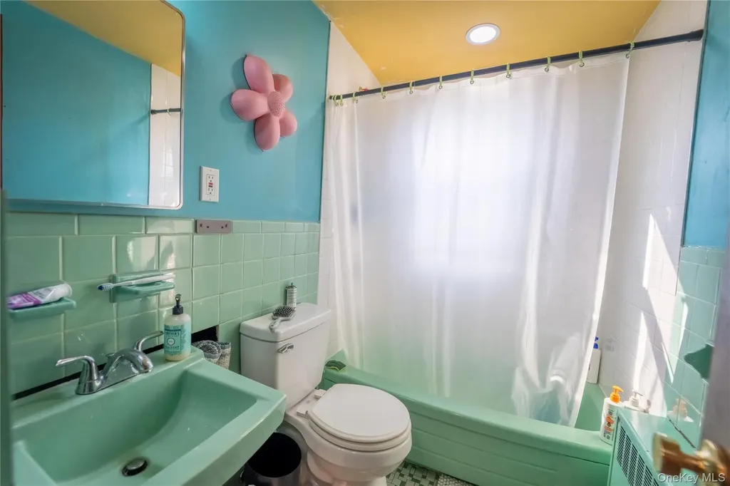 731 Planders Avenue Uniondale NY 11553